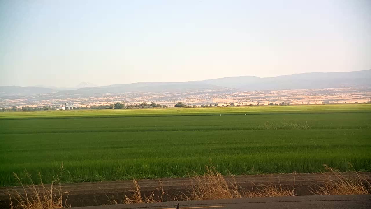 Western Canal Thermalito AfterBay & Butte Valley View Live Cam - Thermalito, Butte, California, USA