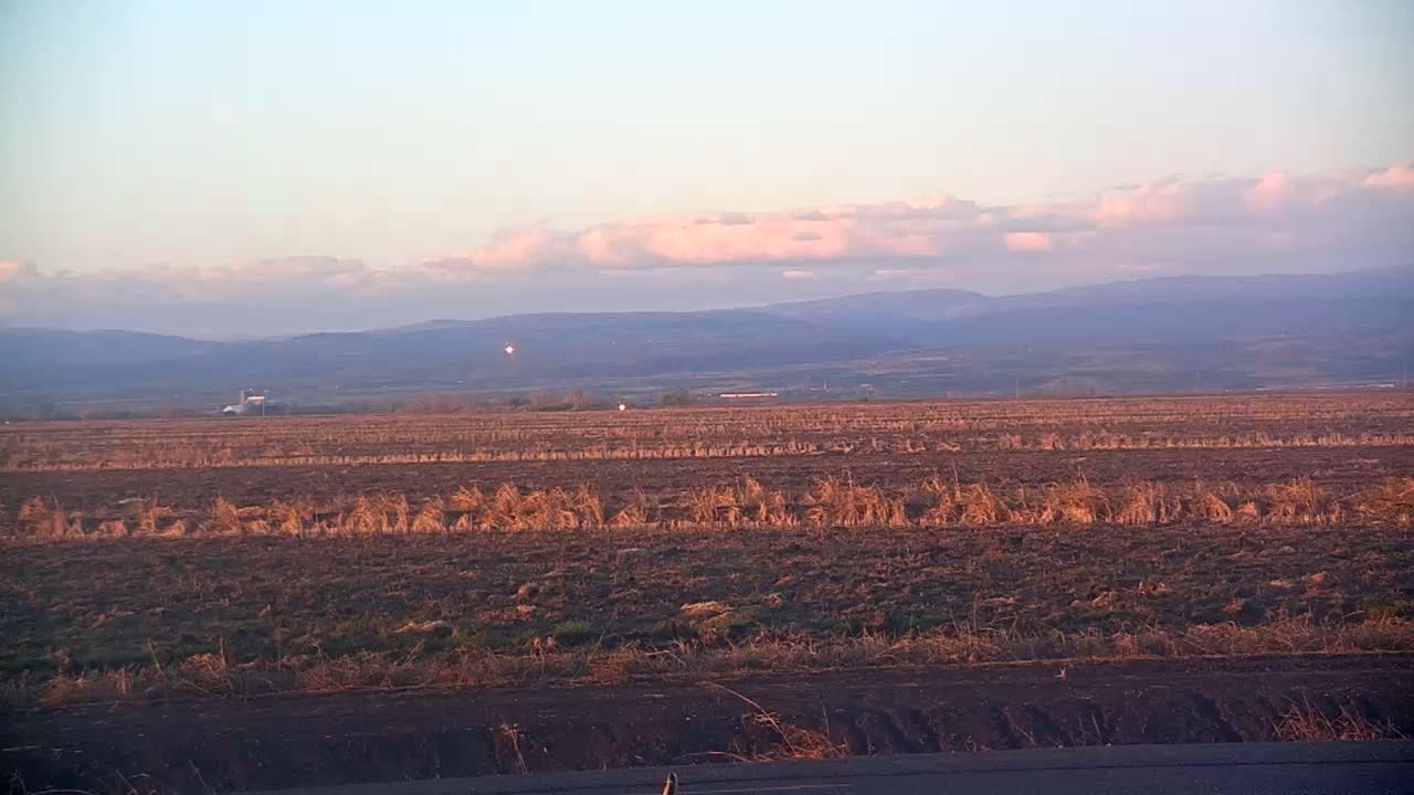 Western Canal Thermalito AfterBay & Butte Valley View Live Cam - Thermalito, Butte, California, USA