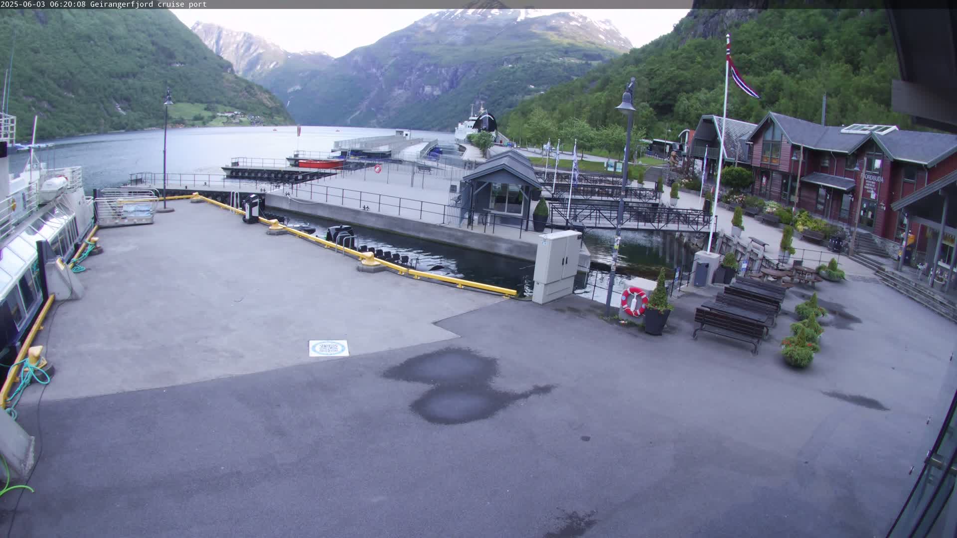 Geiranger Fjord & Cruise Terminal Live Cam -  Stranda, Sunmore, More og Romsdal, Norway