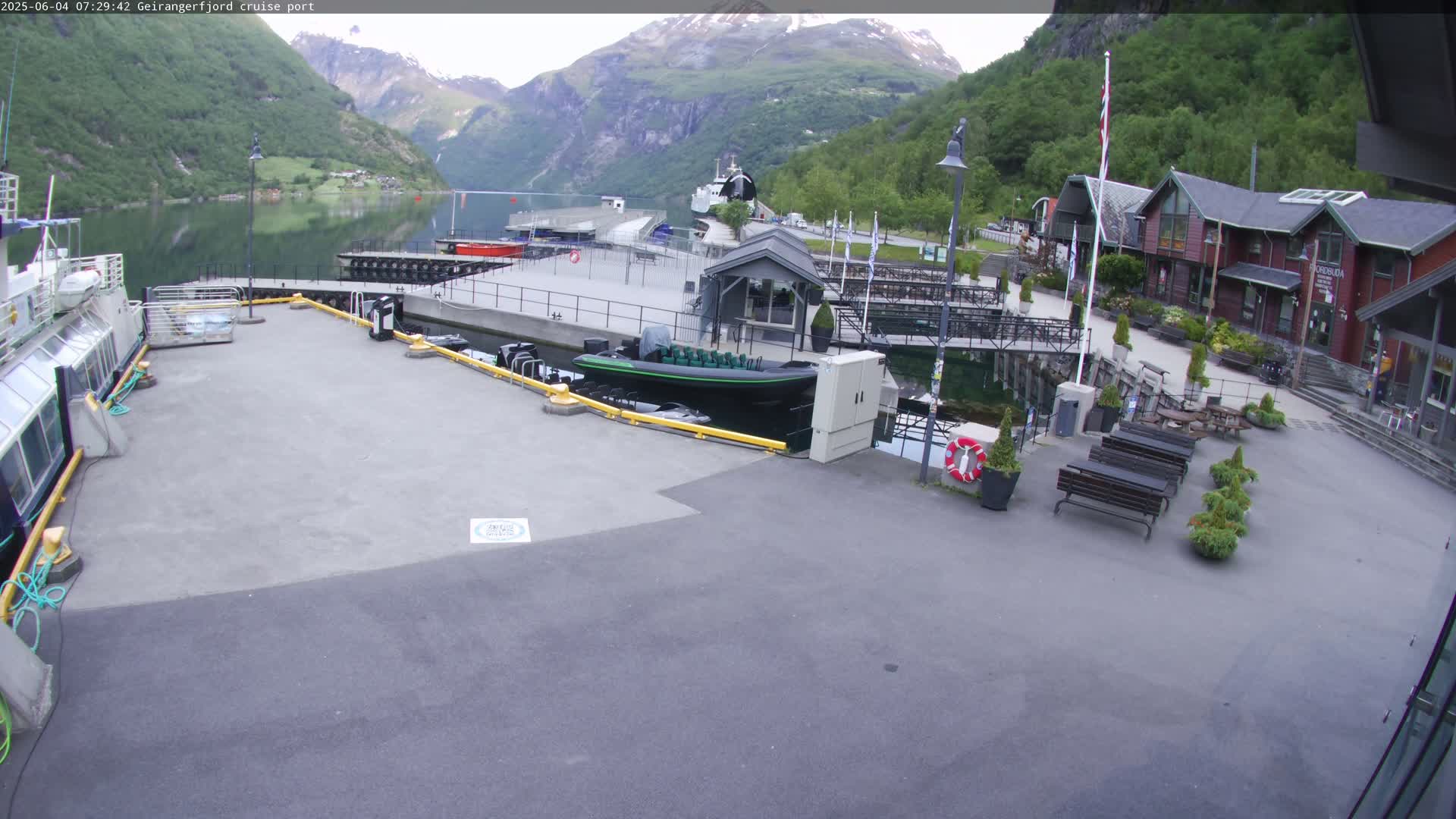 Geiranger Fjord & Cruise Terminal Live Cam -  Stranda, Sunmore, More og Romsdal, Norway