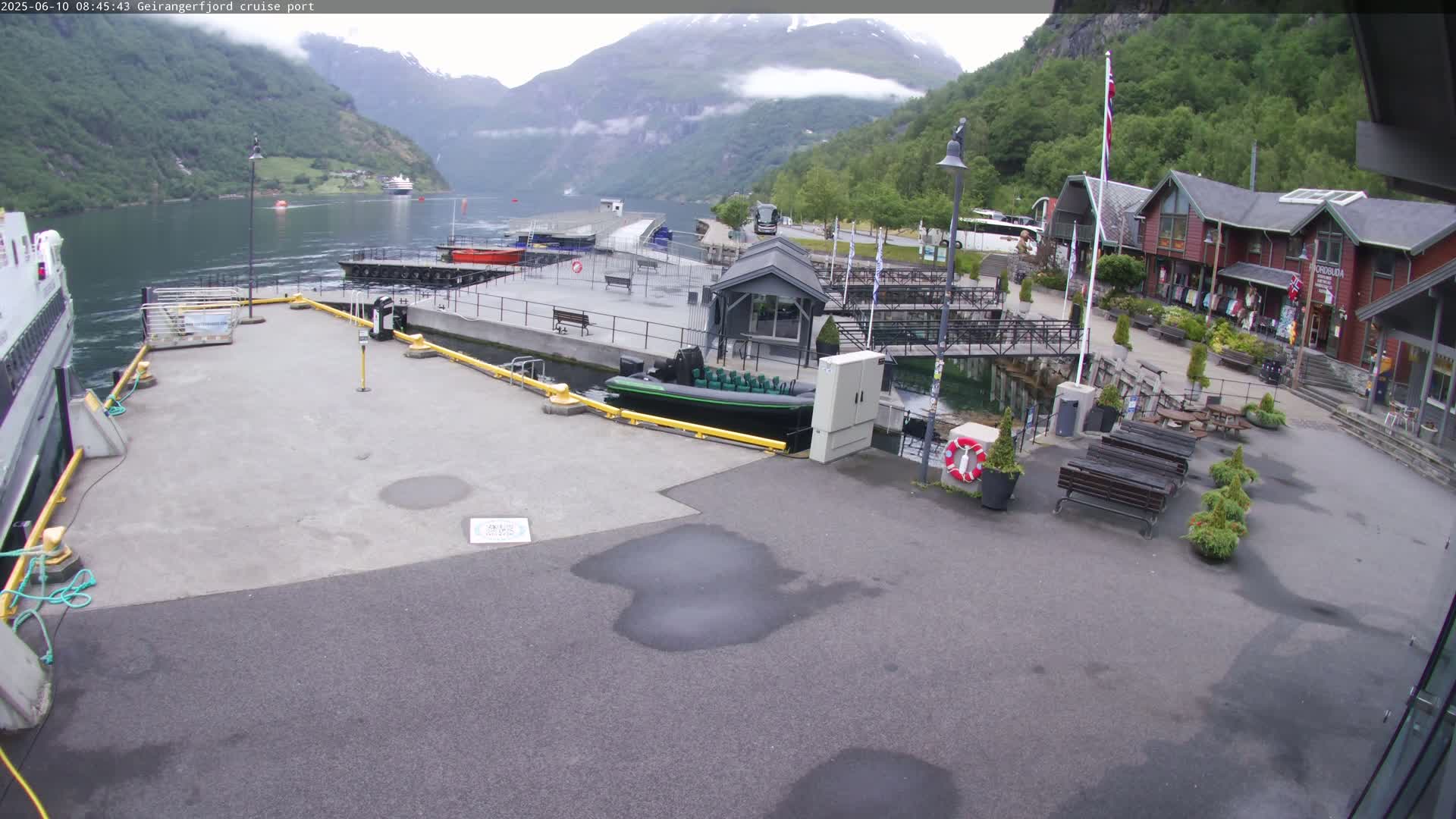 Geiranger Fjord & Cruise Terminal Live Cam -  Stranda, Sunmore, More og Romsdal, Norway