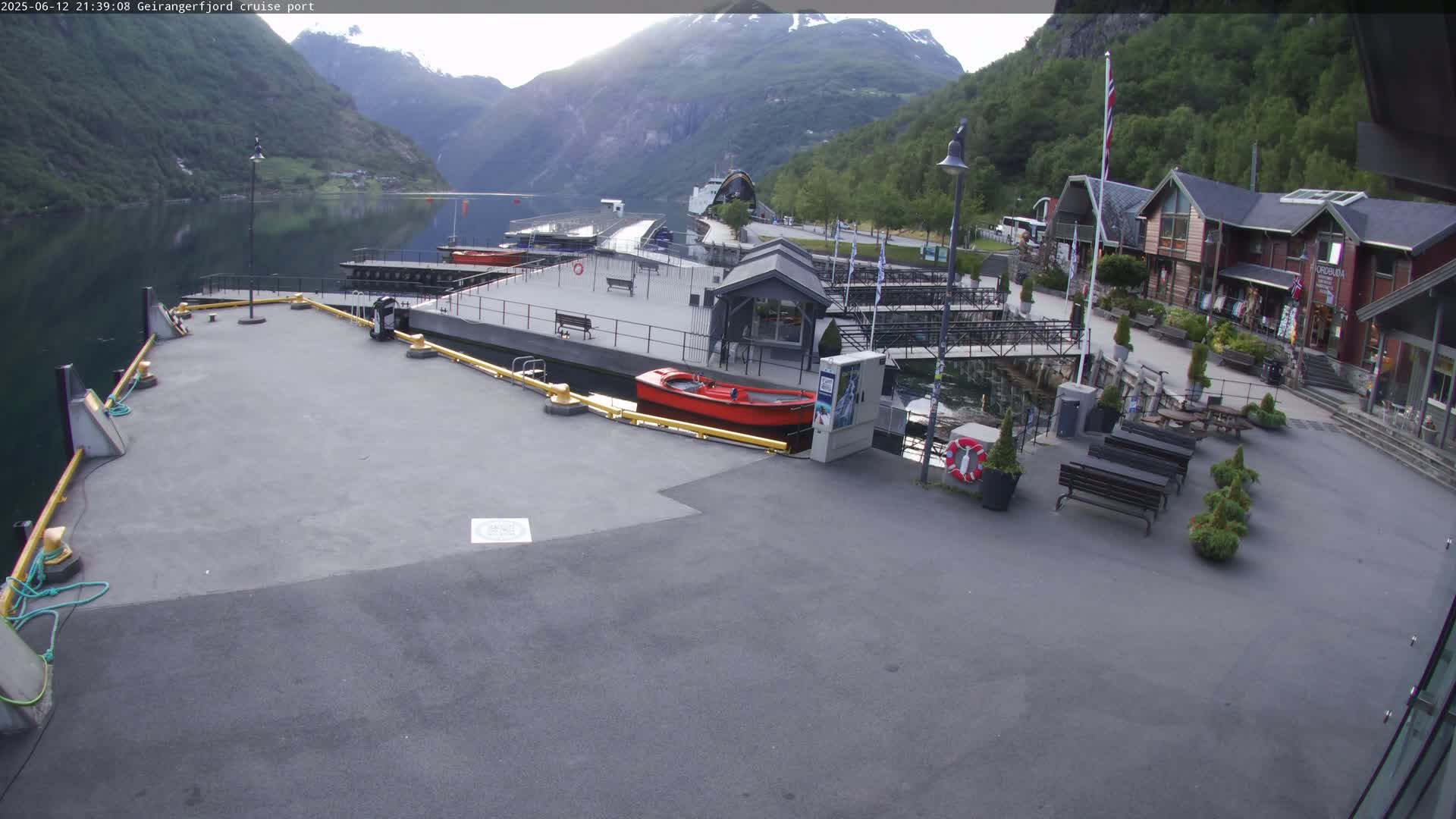 Geiranger Fjord & Cruise Terminal Live Cam -  Stranda, Sunmore, More og Romsdal, Norway