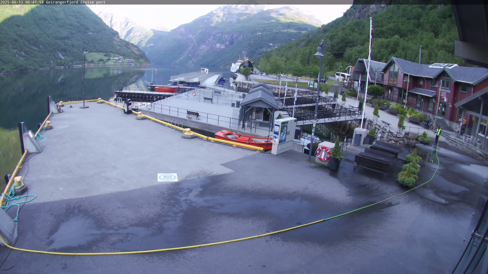 Geiranger Fjord & Cruise Terminal Live Cam -  Stranda, Sunmore, More og Romsdal, Norway
