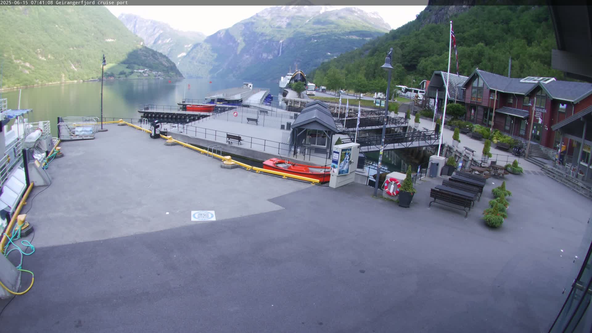 Geiranger Fjord & Cruise Terminal Live Cam -  Stranda, Sunmore, More og Romsdal, Norway
