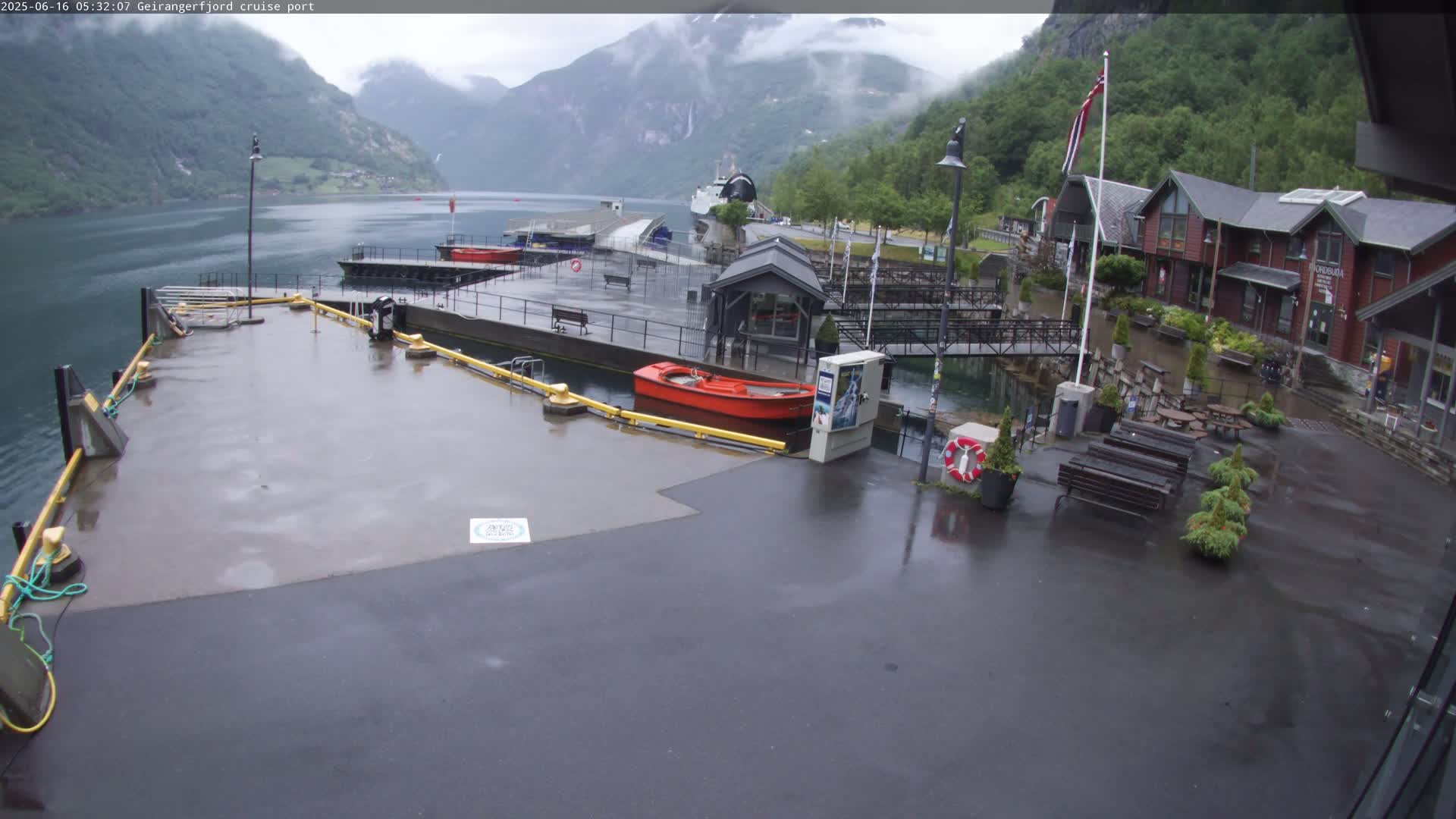 Geiranger Fjord & Cruise Terminal Live Cam -  Stranda, Sunmore, More og Romsdal, Norway