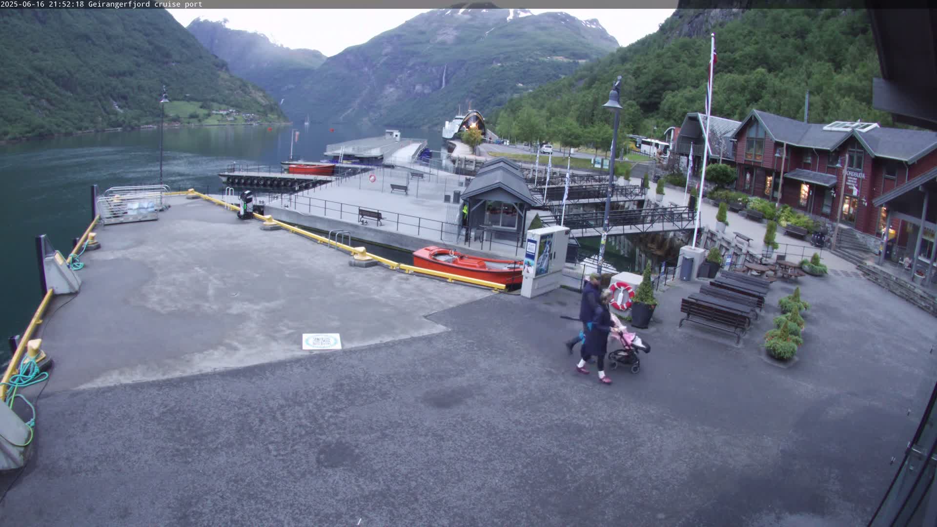Geiranger Fjord & Cruise Terminal Live Cam -  Stranda, Sunmore, More og Romsdal, Norway