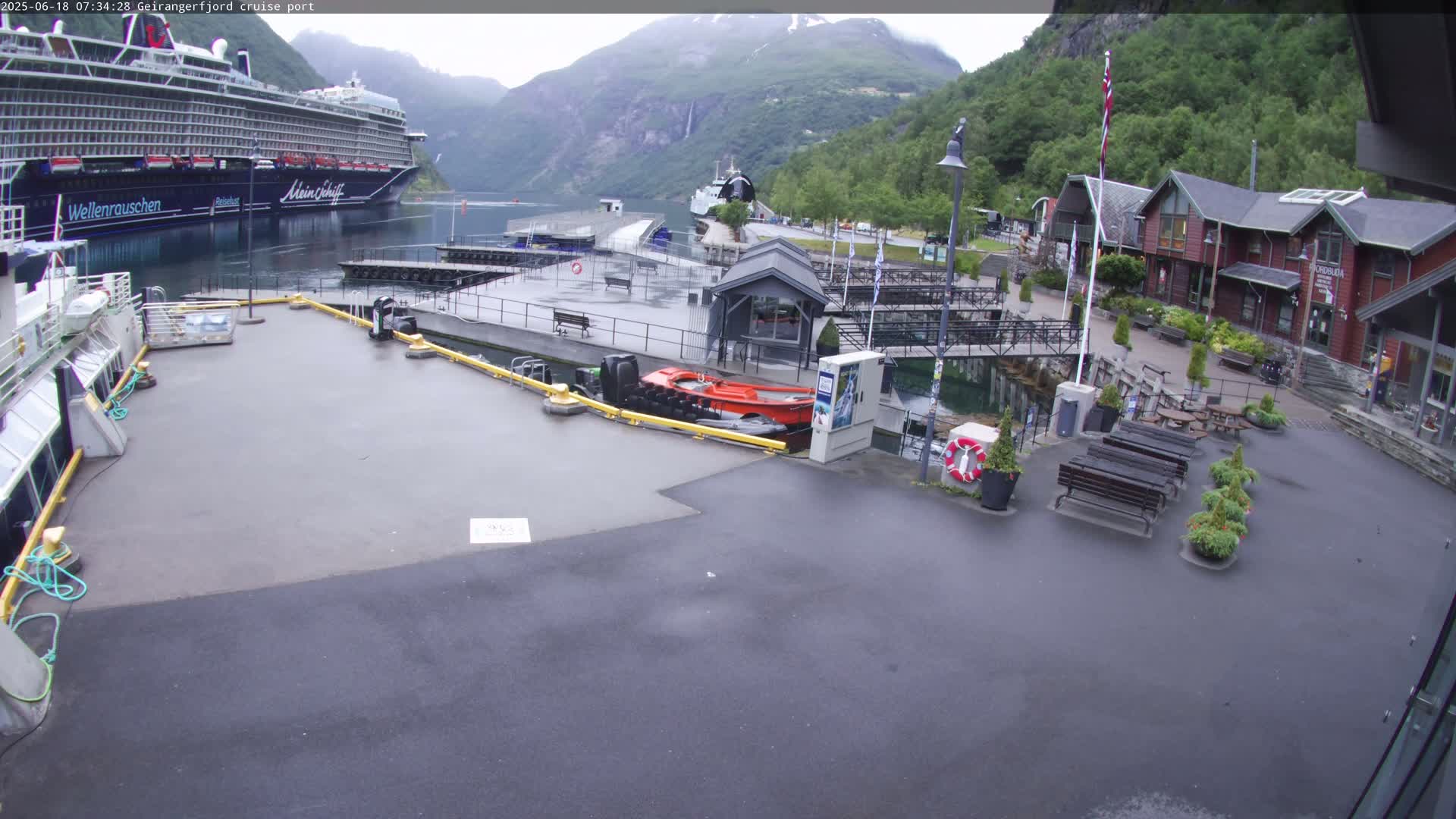 Geiranger Fjord & Cruise Terminal Live Cam -  Stranda, Sunmore, More og Romsdal, Norway