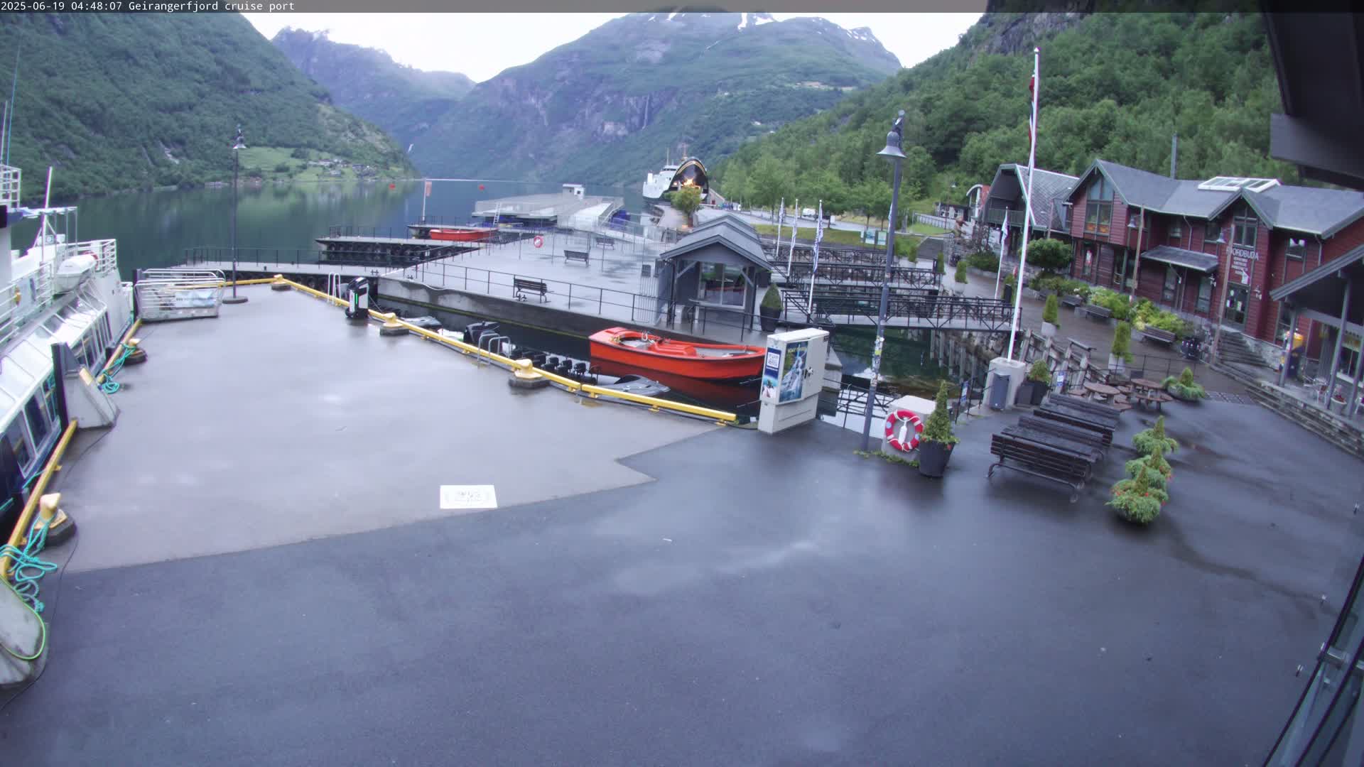 Geiranger Fjord & Cruise Terminal Live Cam -  Stranda, Sunmore, More og Romsdal, Norway