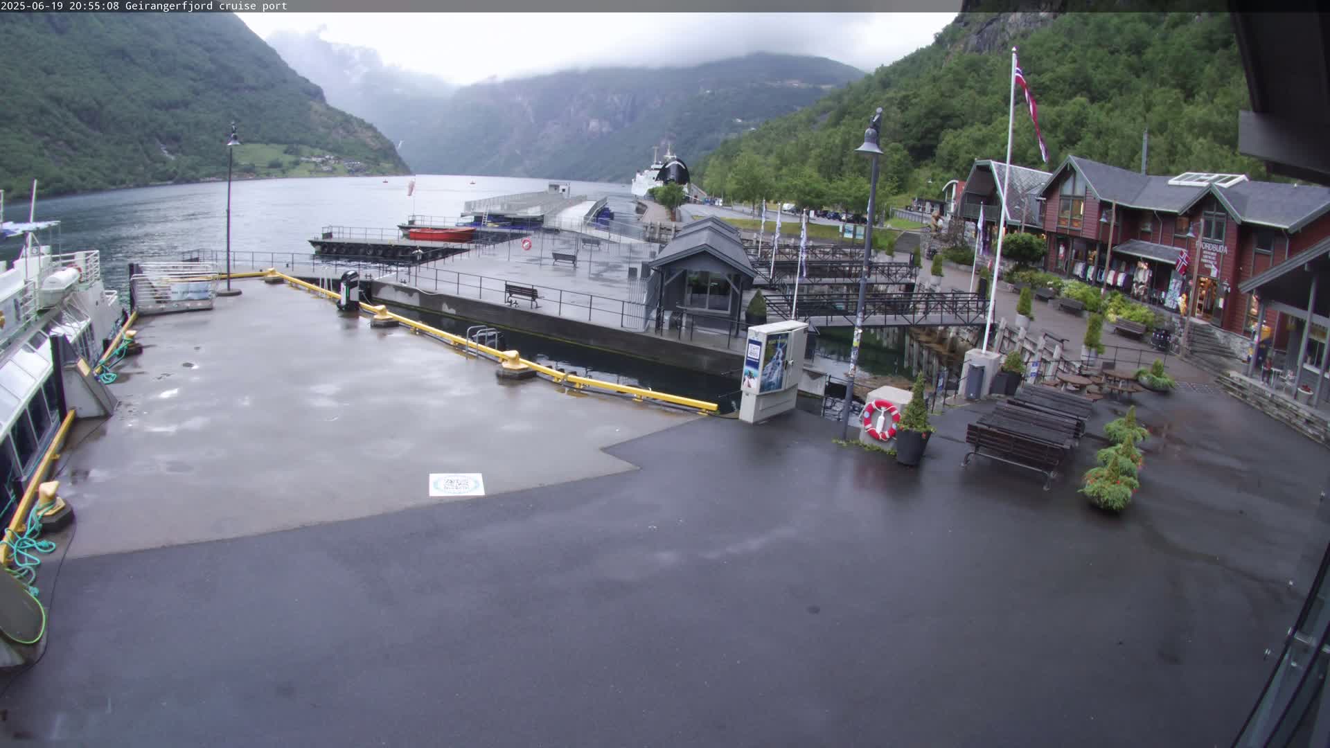 Geiranger Fjord & Cruise Terminal Live Cam -  Stranda, Sunmore, More og Romsdal, Norway