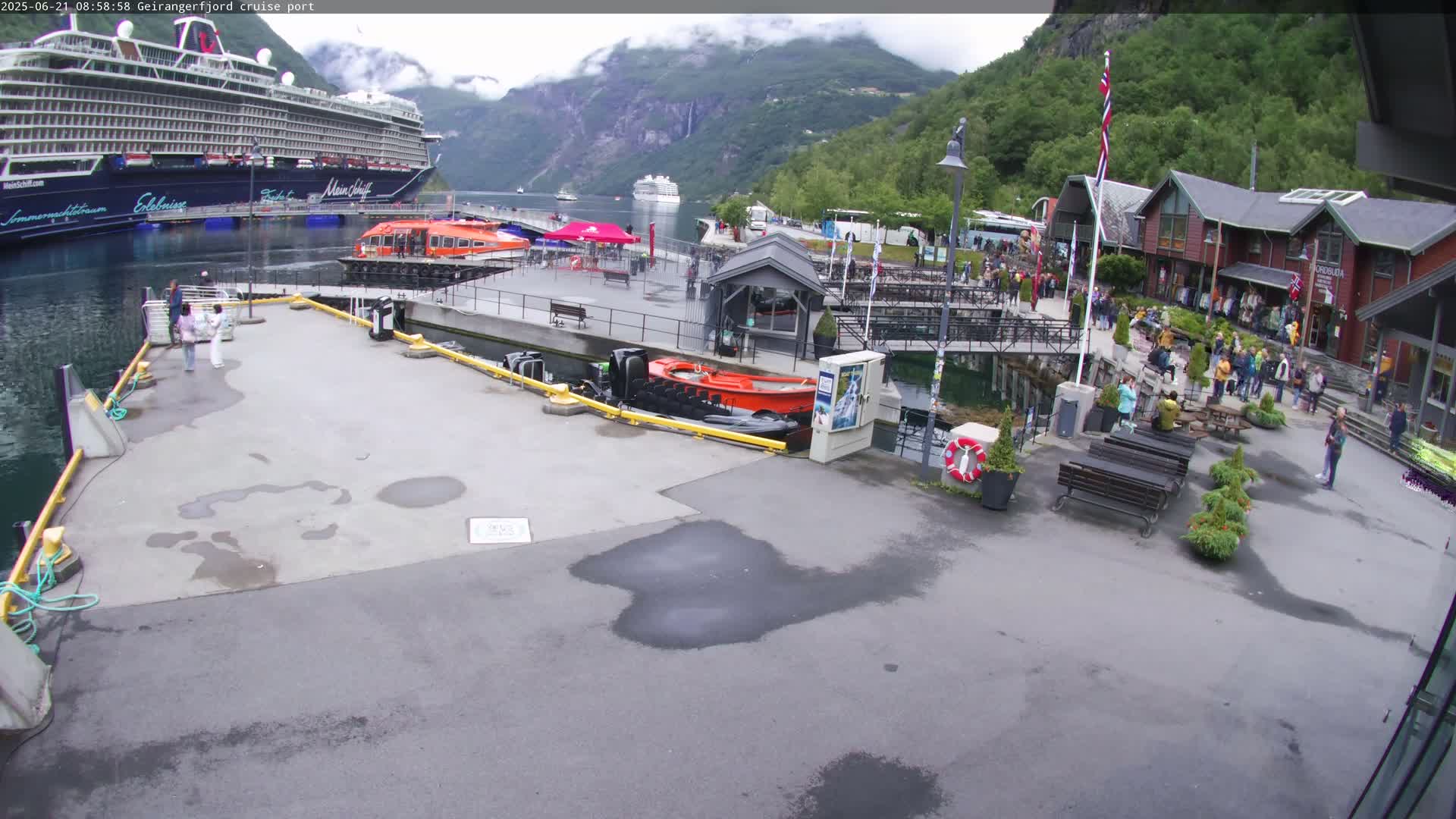 Geiranger Fjord & Cruise Terminal Live Cam -  Stranda, Sunmore, More og Romsdal, Norway