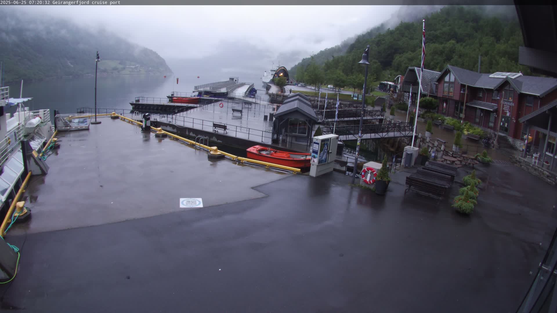 Geiranger Fjord & Cruise Terminal Live Cam -  Stranda, Sunmore, More og Romsdal, Norway