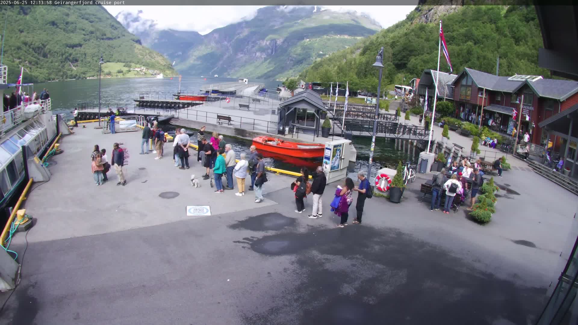 Geiranger Fjord & Cruise Terminal Live Cam -  Stranda, Sunmore, More og Romsdal, Norway