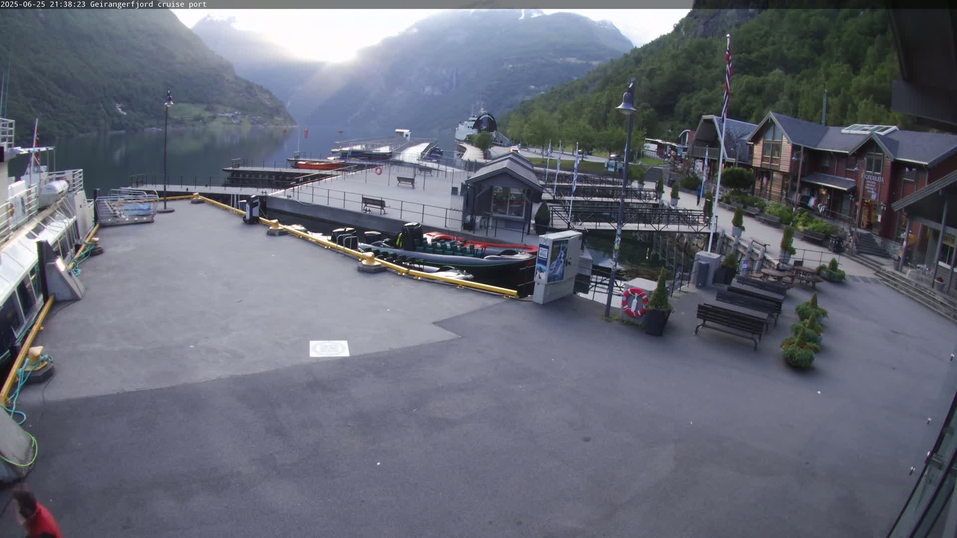 Geiranger Fjord & Cruise Terminal Live Cam -  Stranda, Sunmore, More og Romsdal, Norway