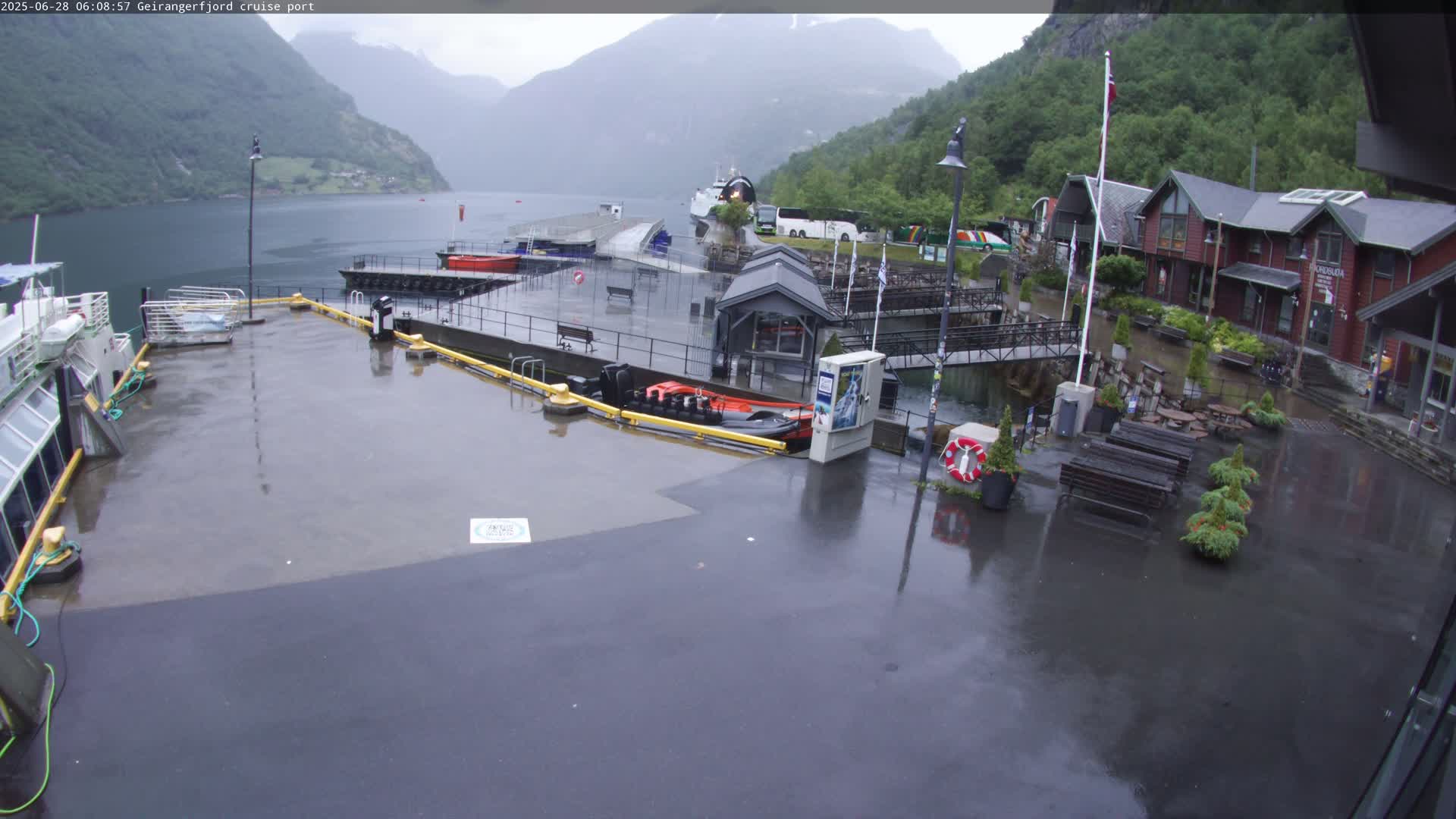 Geiranger Fjord & Cruise Terminal Live Cam -  Stranda, Sunmore, More og Romsdal, Norway