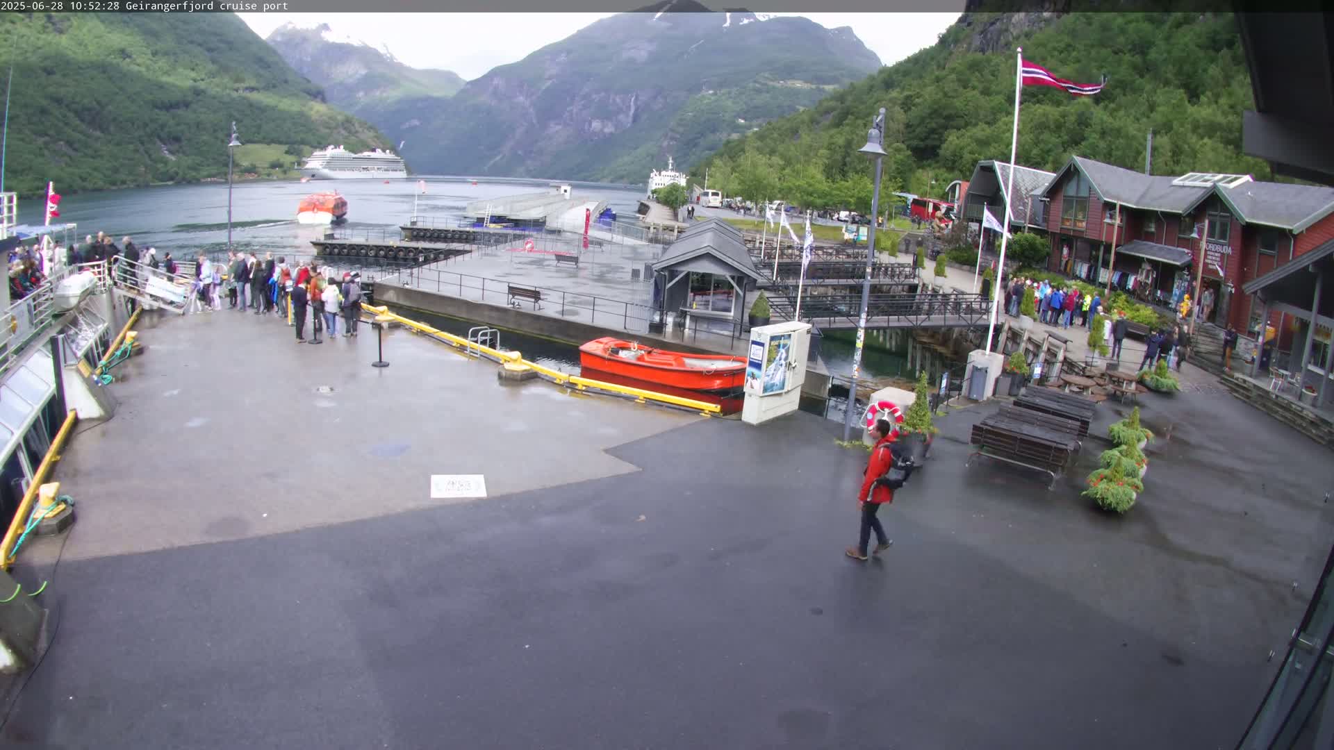 Geiranger Fjord & Cruise Terminal Live Cam -  Stranda, Sunmore, More og Romsdal, Norway