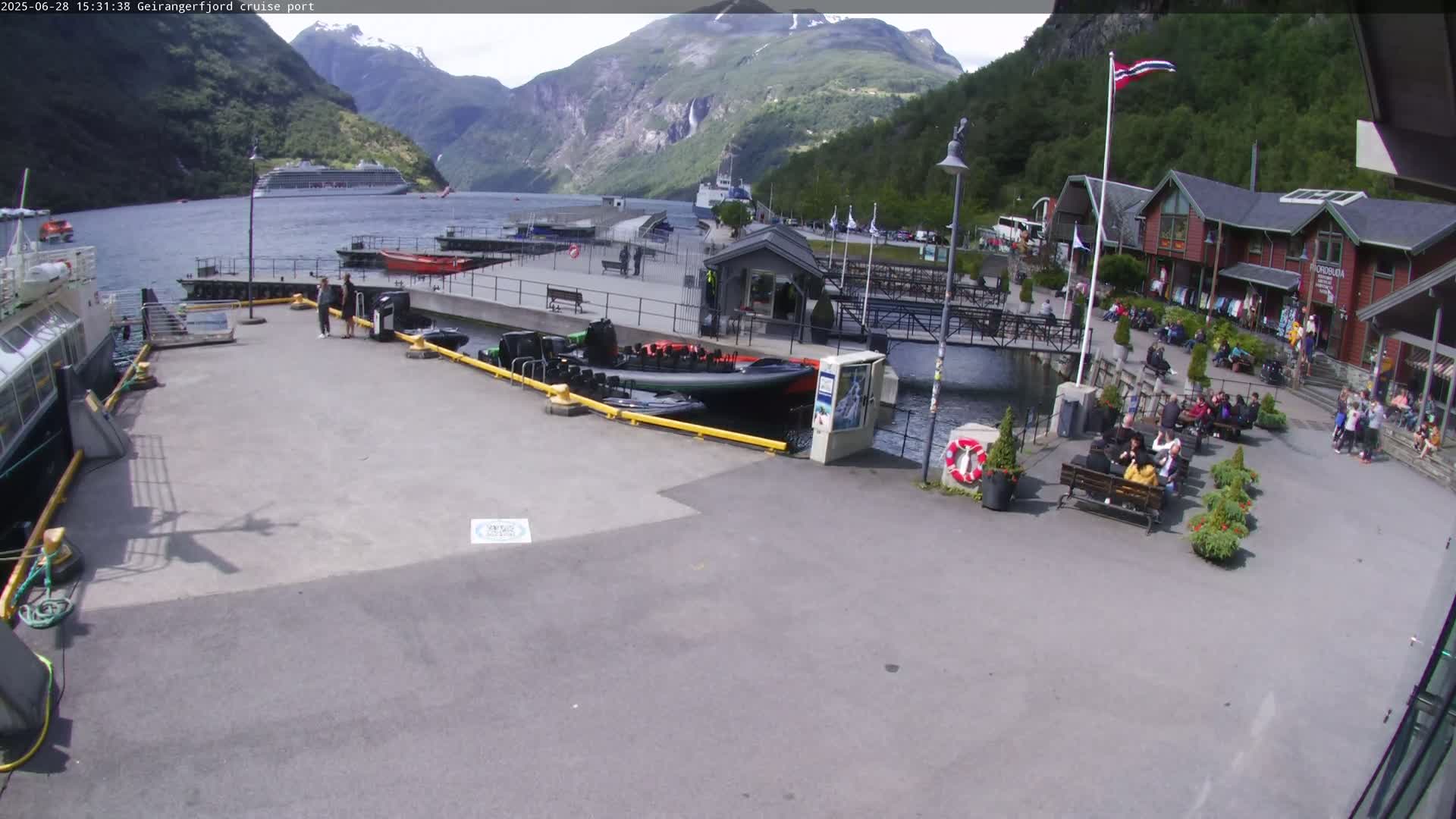 Geiranger Fjord & Cruise Terminal Live Cam -  Stranda, Sunmore, More og Romsdal, Norway