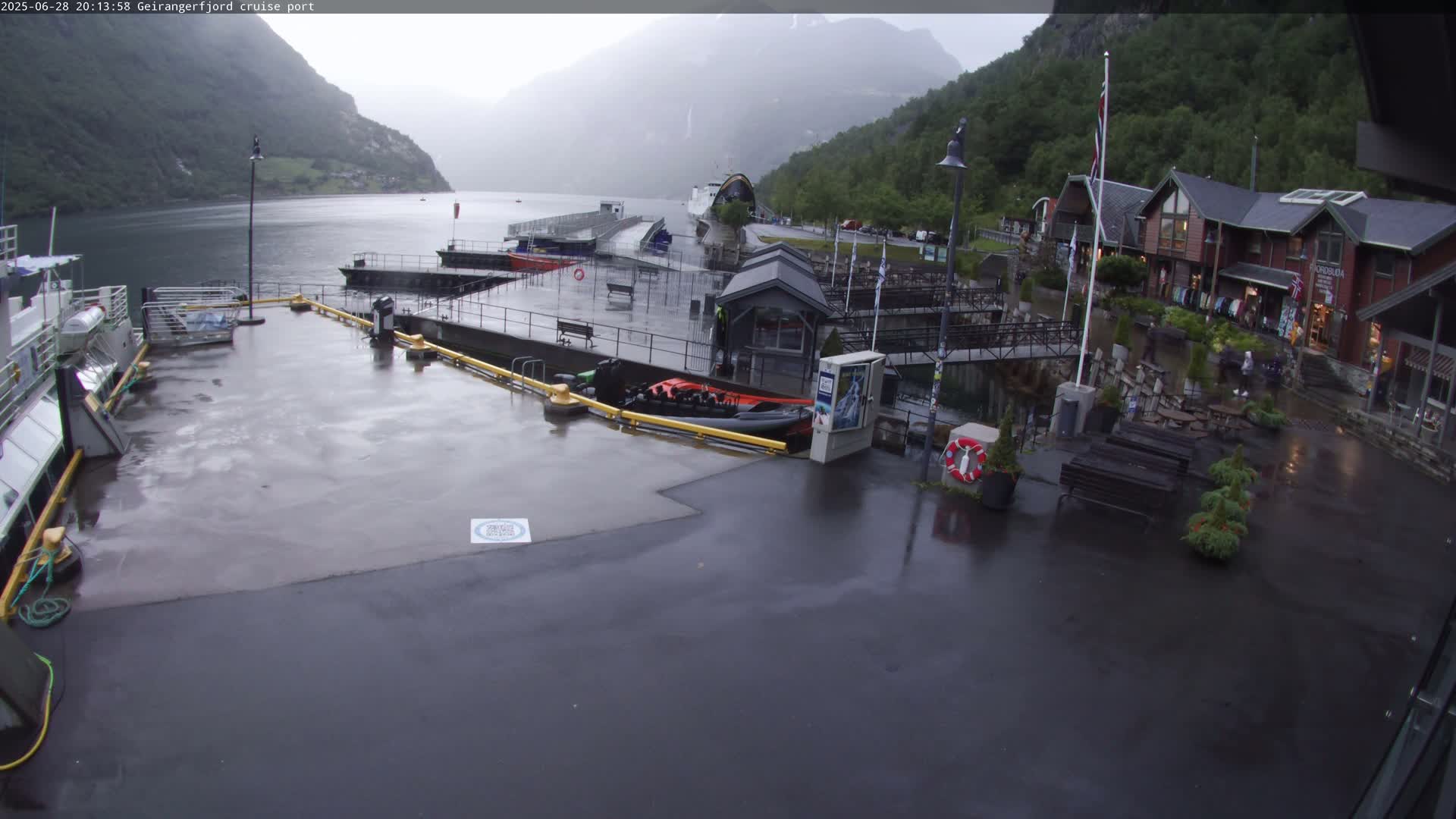 Geiranger Fjord & Cruise Terminal Live Cam -  Stranda, Sunmore, More og Romsdal, Norway