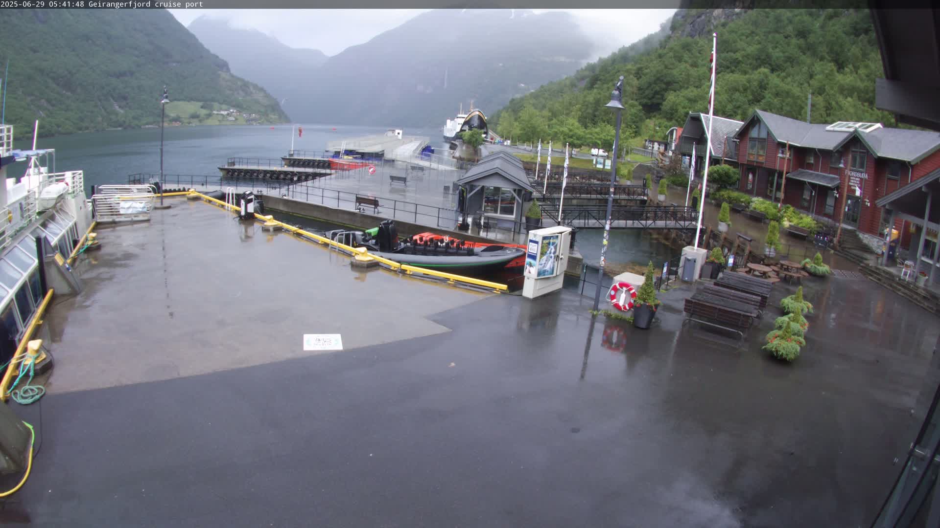 Geiranger Fjord & Cruise Terminal Live Cam -  Stranda, Sunmore, More og Romsdal, Norway