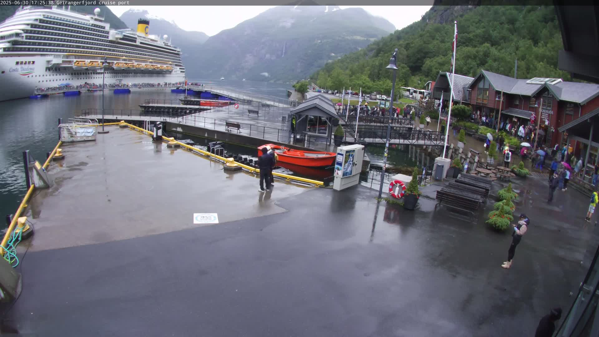 Geiranger Fjord & Cruise Terminal Live Cam -  Stranda, Sunmore, More og Romsdal, Norway