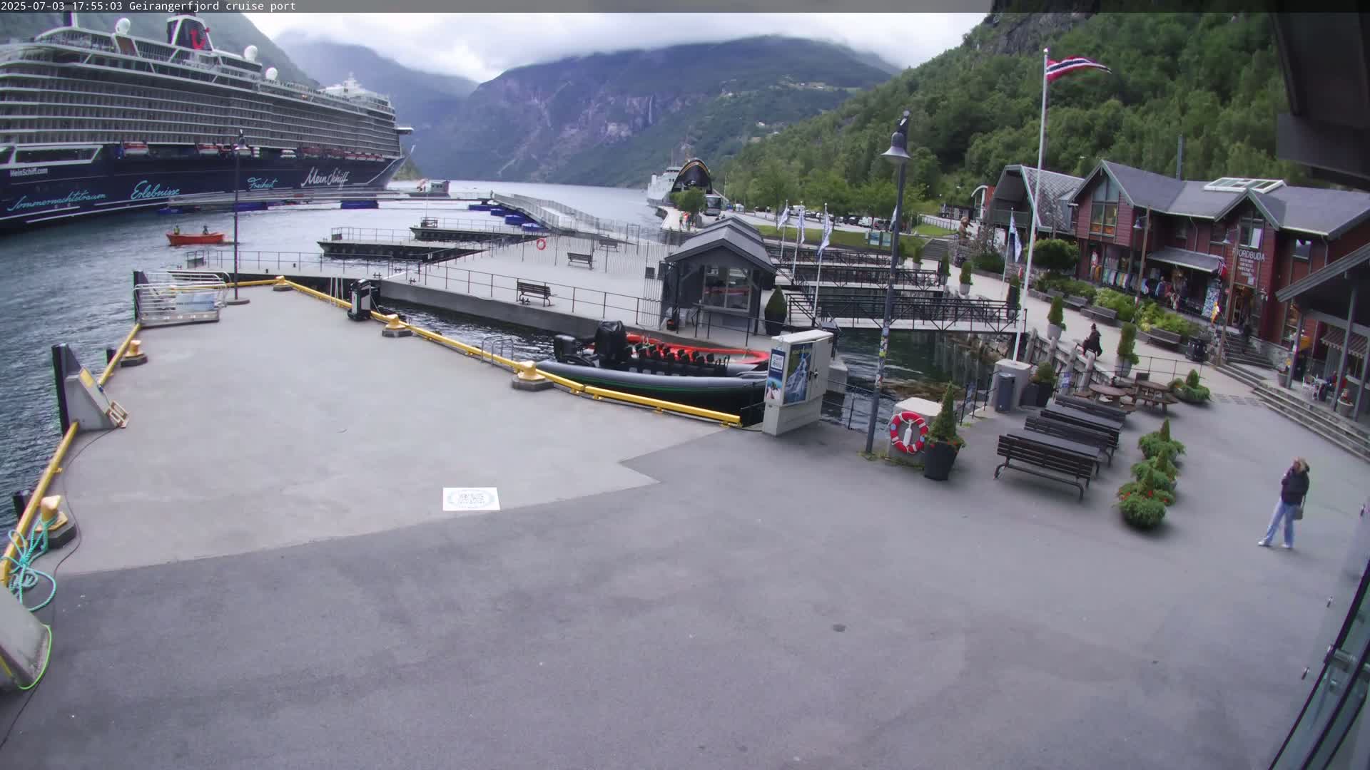 Geiranger Fjord & Cruise Terminal Live Cam -  Stranda, Sunmore, More og Romsdal, Norway