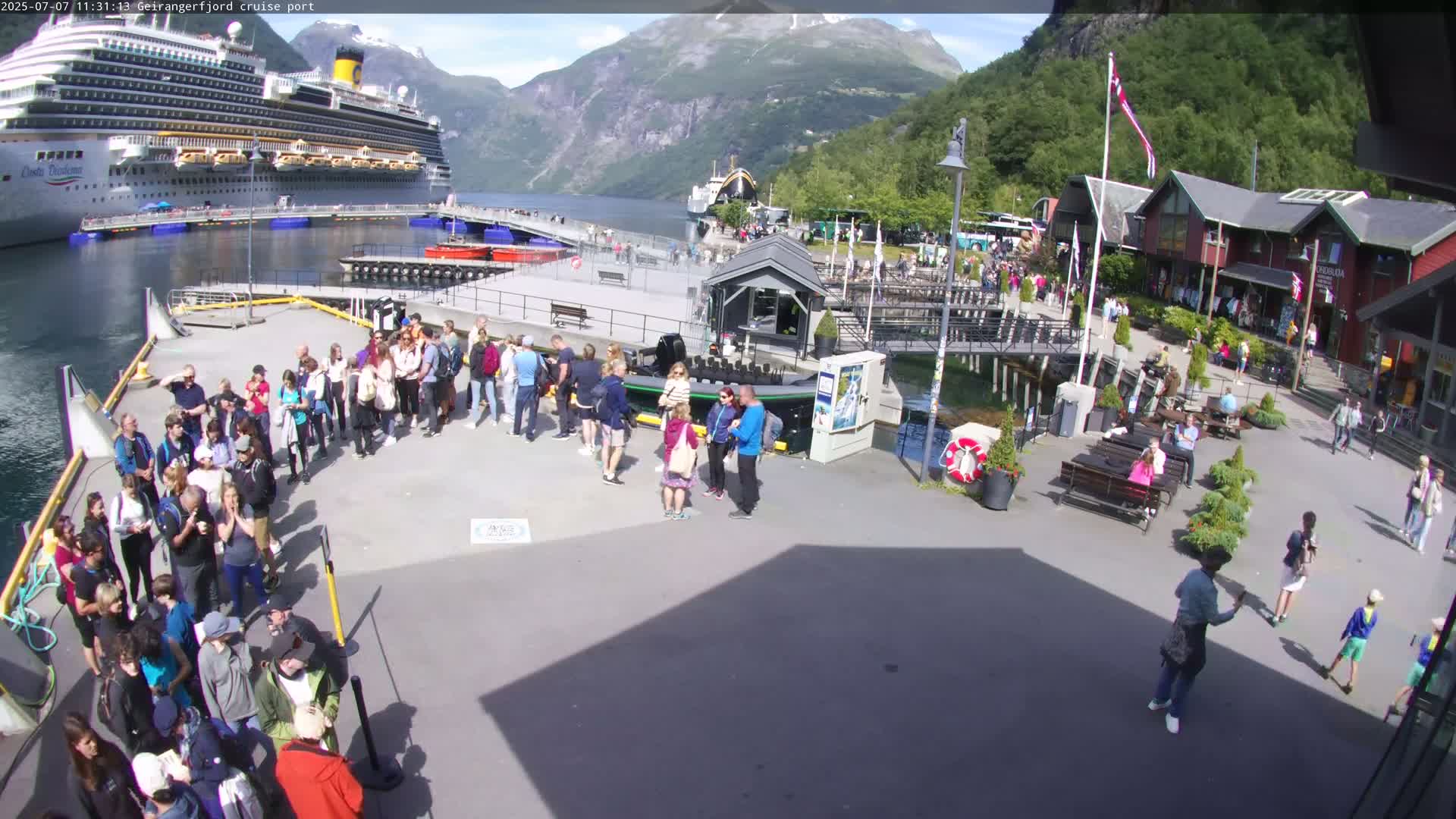 Geiranger Fjord & Cruise Terminal Live Cam -  Stranda, Sunmore, More og Romsdal, Norway