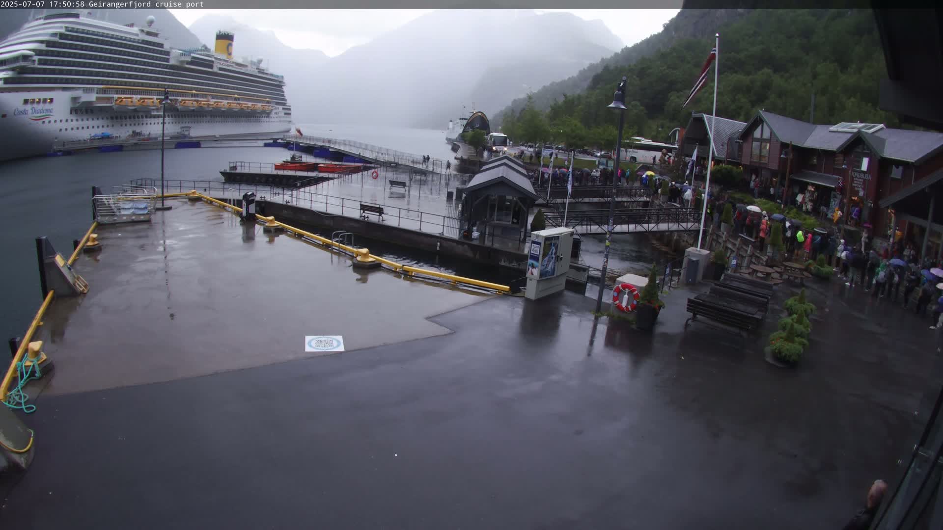 Geiranger Fjord & Cruise Terminal Live Cam -  Stranda, Sunmore, More og Romsdal, Norway