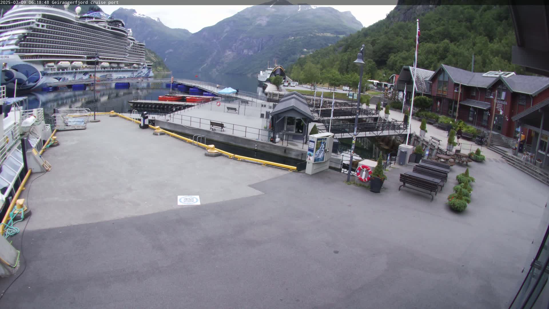 Geiranger Fjord & Cruise Terminal Live Cam -  Stranda, Sunmore, More og Romsdal, Norway
