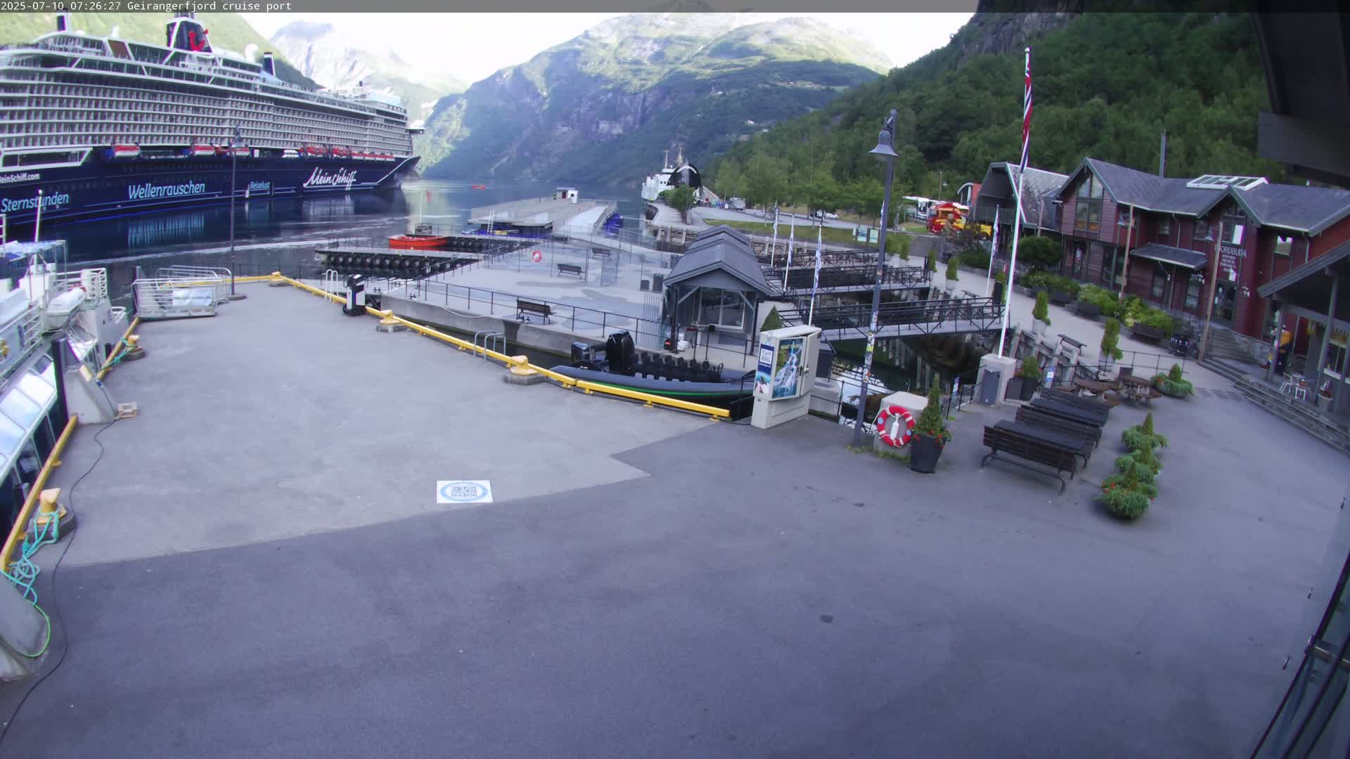 Geiranger Fjord & Cruise Terminal Live Cam -  Stranda, Sunmore, More og Romsdal, Norway