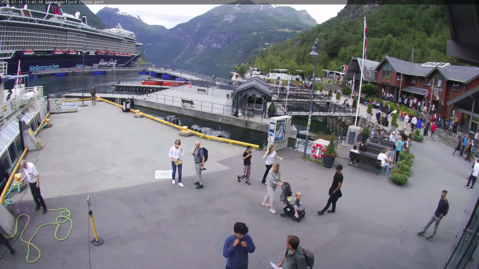Geiranger Fjord & Cruise Terminal Live Cam -  Stranda, Sunmore, More og Romsdal, Norway