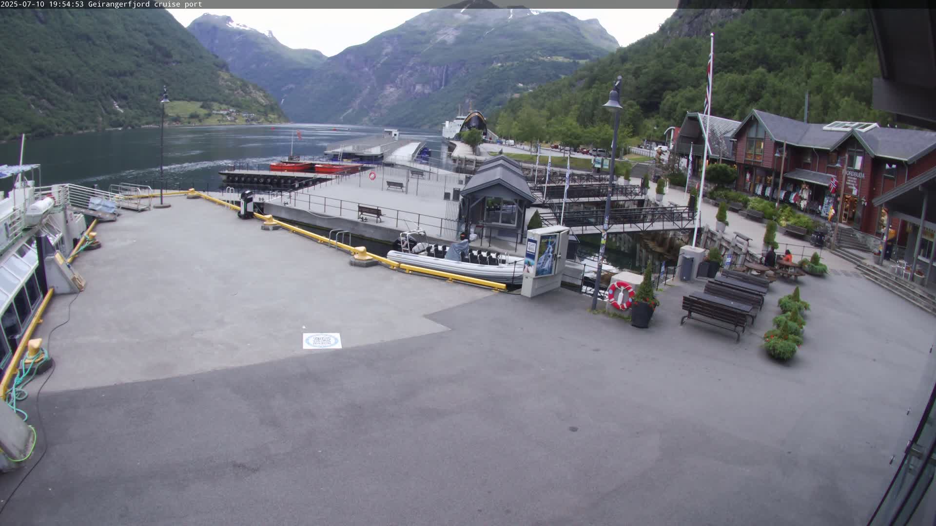 Geiranger Fjord & Cruise Terminal Live Cam -  Stranda, Sunmore, More og Romsdal, Norway