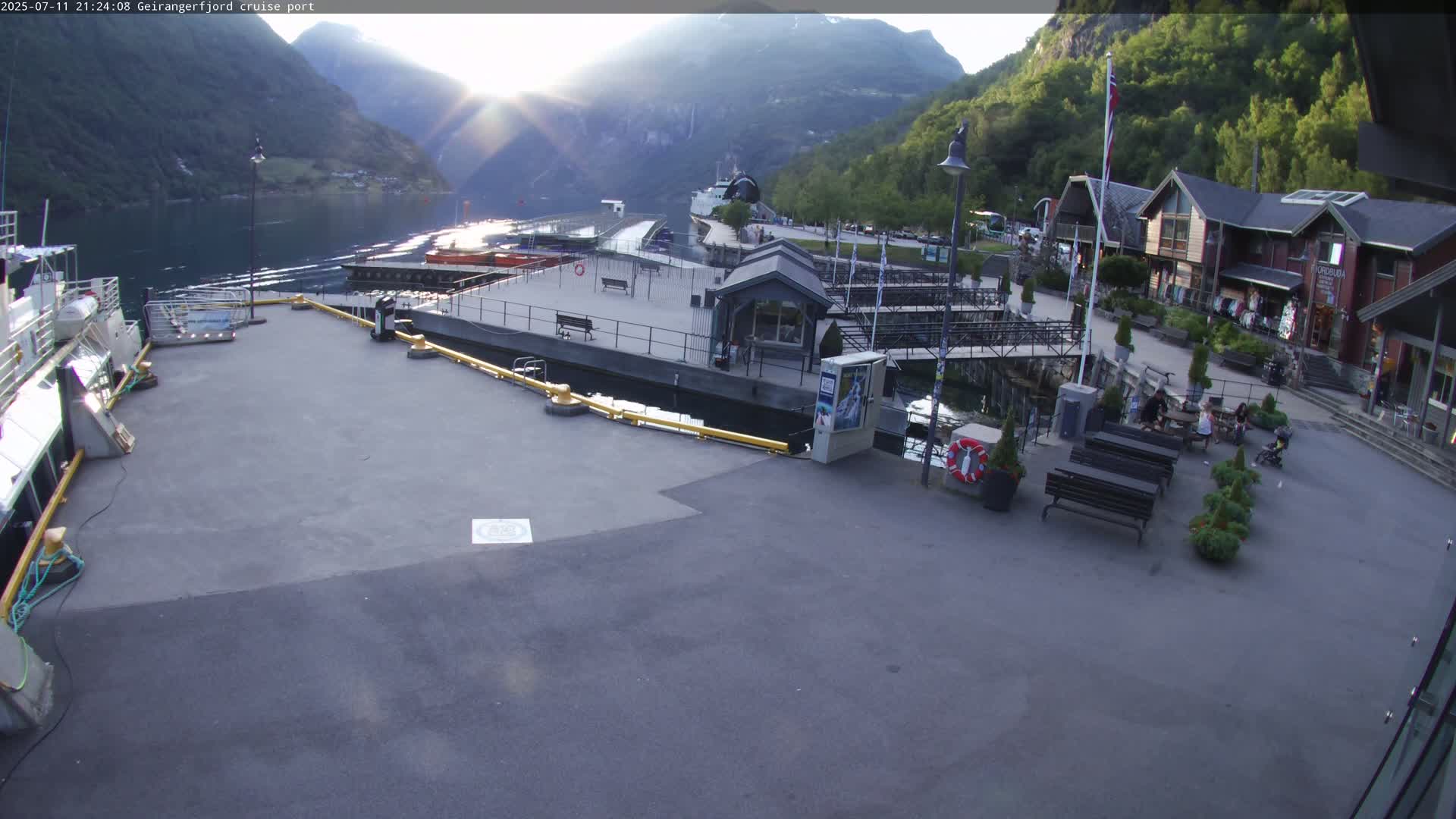 Geiranger Fjord & Cruise Terminal Live Cam -  Stranda, Sunmore, More og Romsdal, Norway