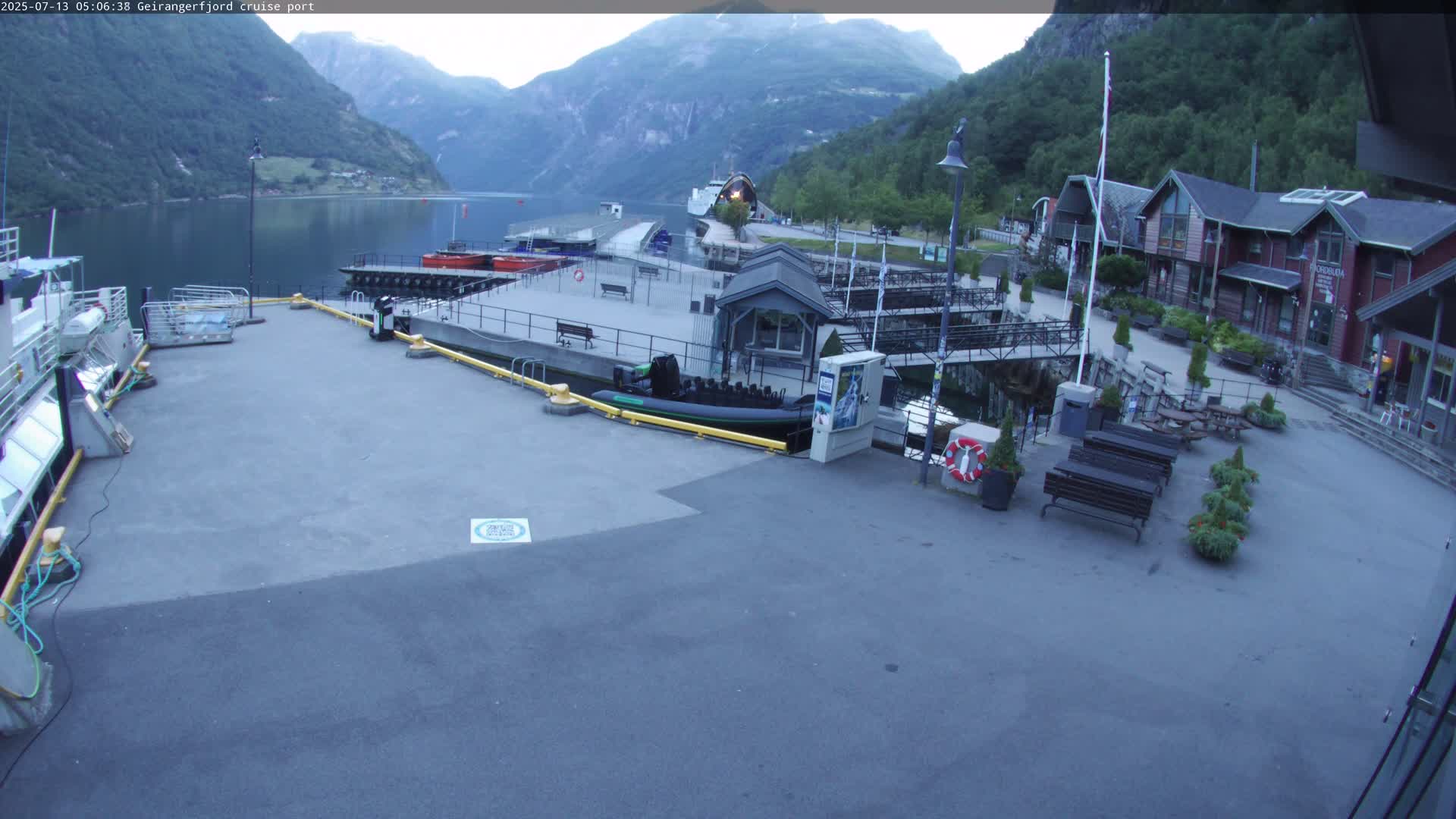 Geiranger Fjord & Cruise Terminal Live Cam -  Stranda, Sunmore, More og Romsdal, Norway