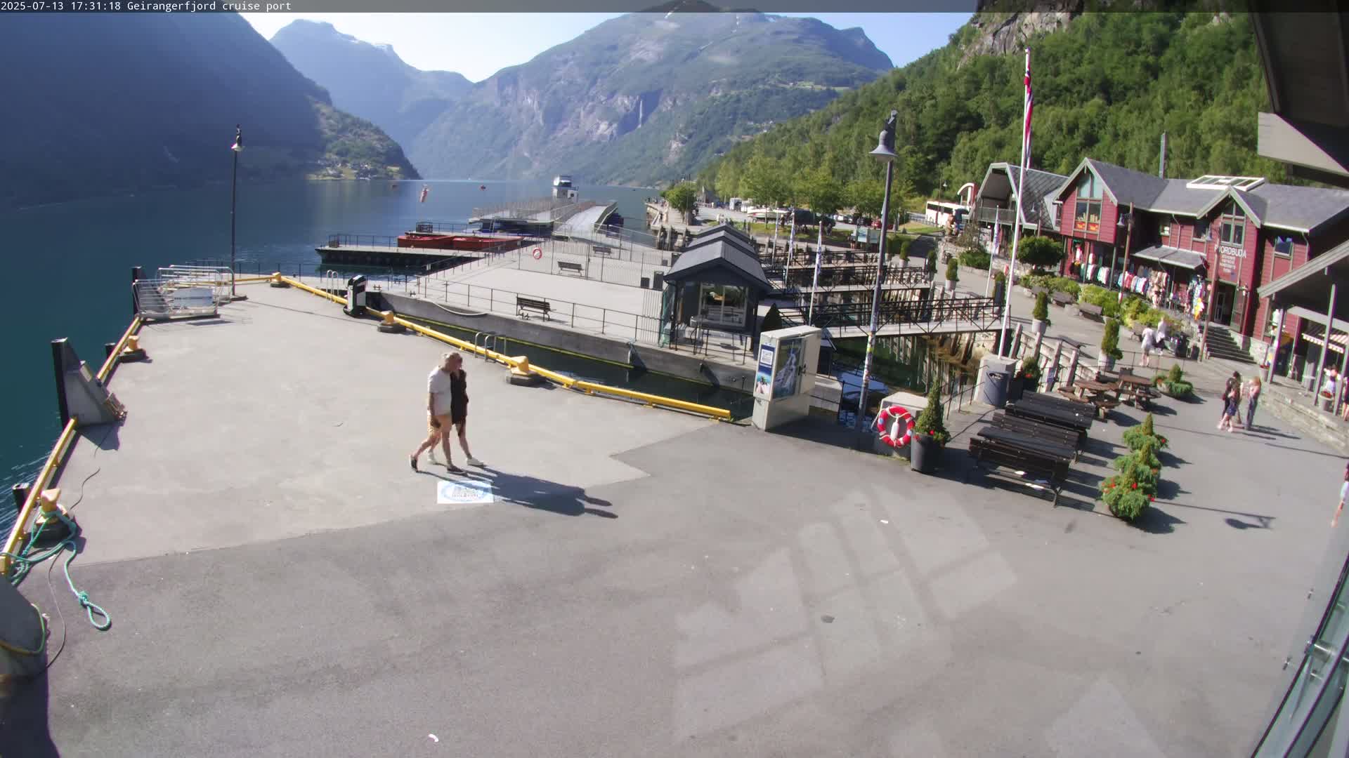 Geiranger Fjord & Cruise Terminal Live Cam -  Stranda, Sunmore, More og Romsdal, Norway