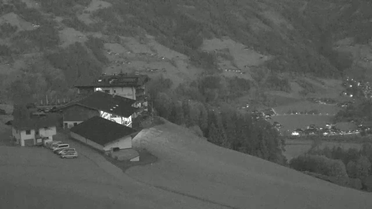 Zillertal Valley from Stummerberg View Live Cam - Stummerberg, Politischer Bezirk Schwaz, Tyrol, Austria