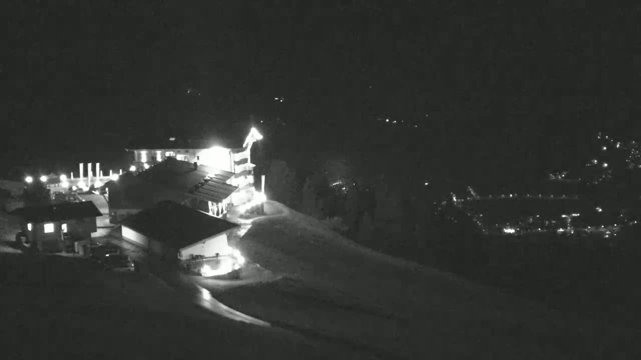 Zillertal Valley from Stummerberg View Live Cam - Stummerberg, Politischer Bezirk Schwaz, Tyrol, Austria
