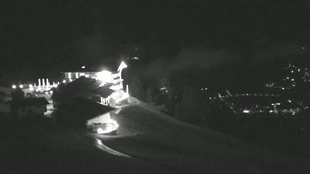 Zillertal Valley from Stummerberg View Live Cam - Stummerberg, Politischer Bezirk Schwaz, Tyrol, Austria