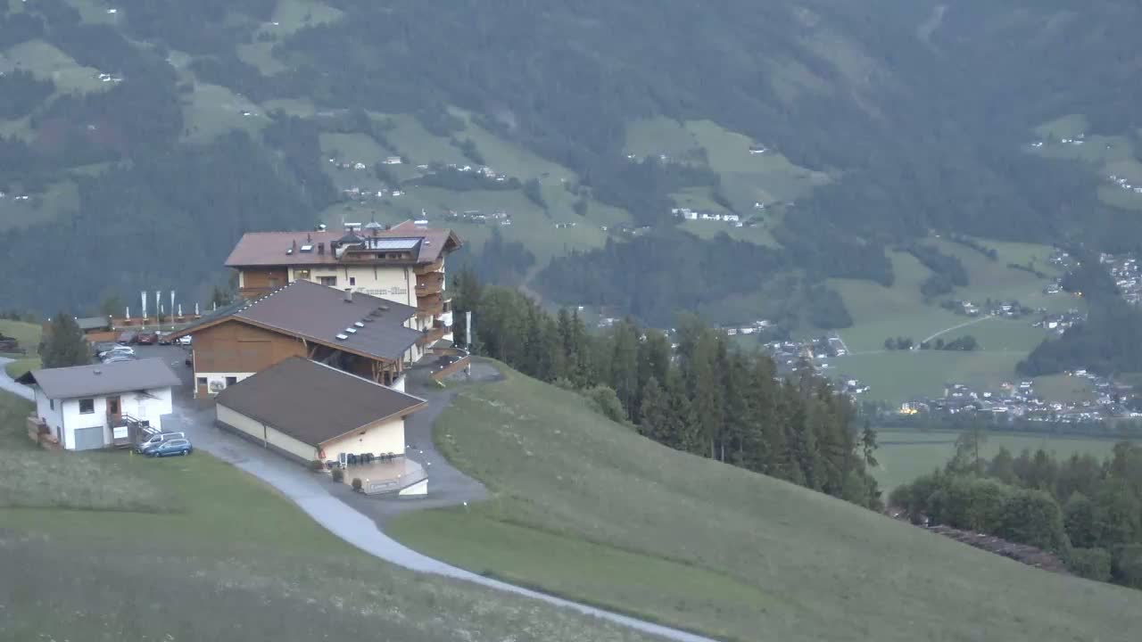 Zillertal Valley from Stummerberg View Live Cam - Stummerberg, Politischer Bezirk Schwaz, Tyrol, Austria