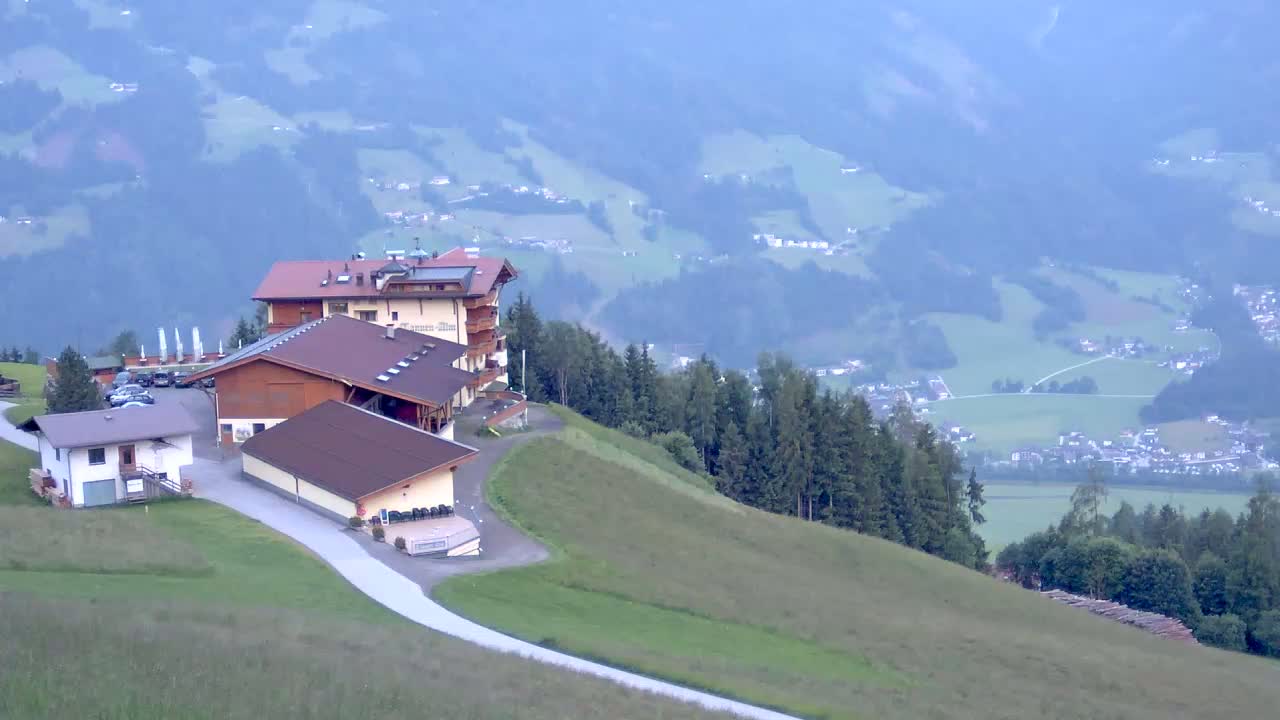 Zillertal Valley from Stummerberg View Live Cam - Stummerberg, Politischer Bezirk Schwaz, Tyrol, Austria