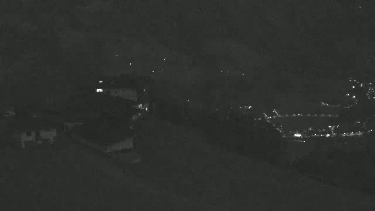 Zillertal Valley from Stummerberg View Live Cam - Stummerberg, Politischer Bezirk Schwaz, Tyrol, Austria
