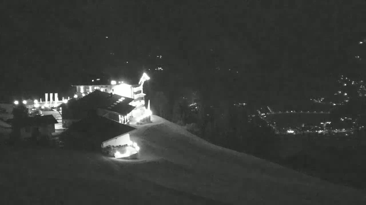 Zillertal Valley from Stummerberg View Live Cam - Stummerberg, Politischer Bezirk Schwaz, Tyrol, Austria