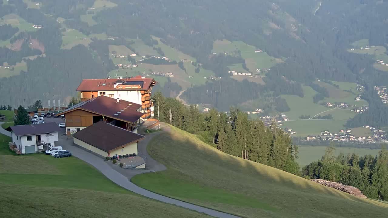 Zillertal Valley from Stummerberg View Live Cam - Stummerberg, Politischer Bezirk Schwaz, Tyrol, Austria