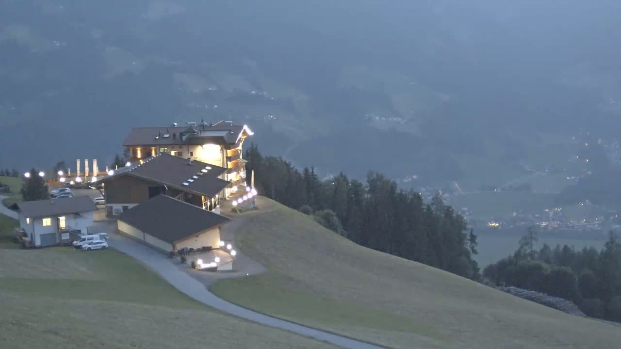 Zillertal Valley from Stummerberg View Live Cam - Stummerberg, Politischer Bezirk Schwaz, Tyrol, Austria