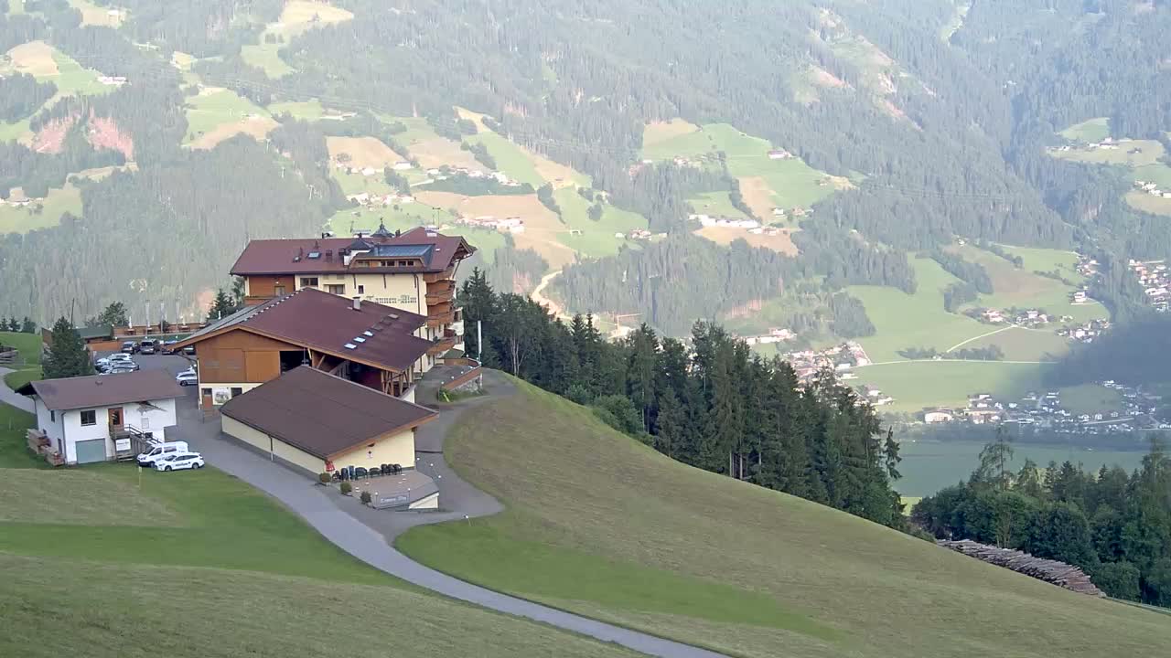 Zillertal Valley from Stummerberg View Live Cam - Stummerberg, Politischer Bezirk Schwaz, Tyrol, Austria