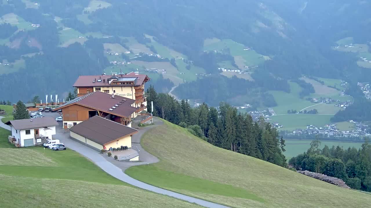 Zillertal Valley from Stummerberg View Live Cam - Stummerberg, Politischer Bezirk Schwaz, Tyrol, Austria
