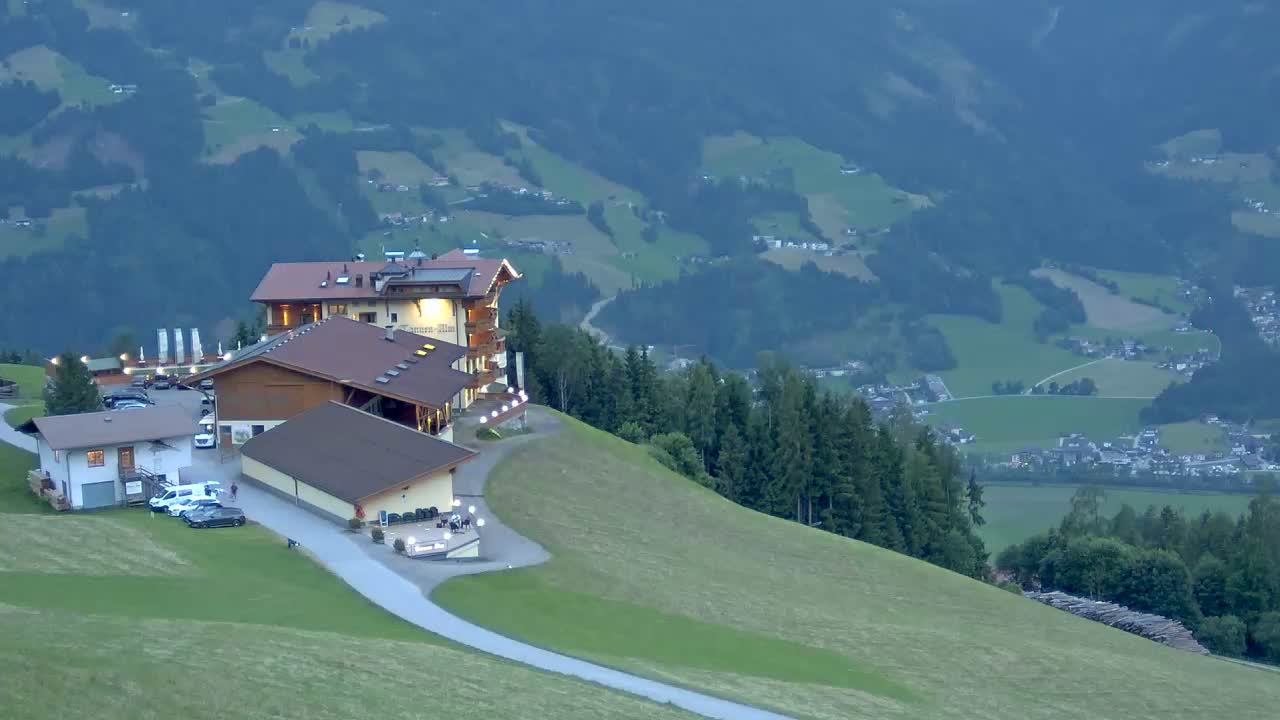 Zillertal Valley from Stummerberg View Live Cam - Stummerberg, Politischer Bezirk Schwaz, Tyrol, Austria