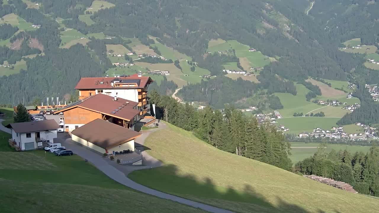 Zillertal Valley from Stummerberg View Live Cam - Stummerberg, Politischer Bezirk Schwaz, Tyrol, Austria