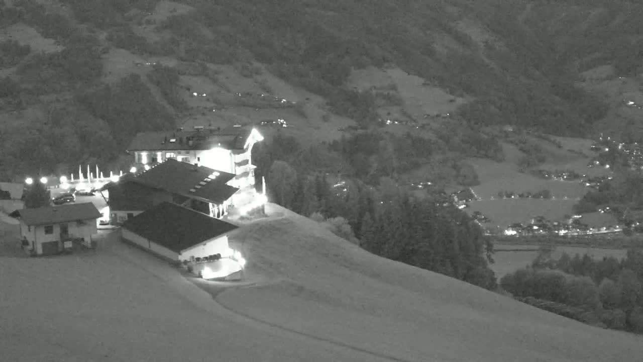 Zillertal Valley from Stummerberg View Live Cam - Stummerberg, Politischer Bezirk Schwaz, Tyrol, Austria