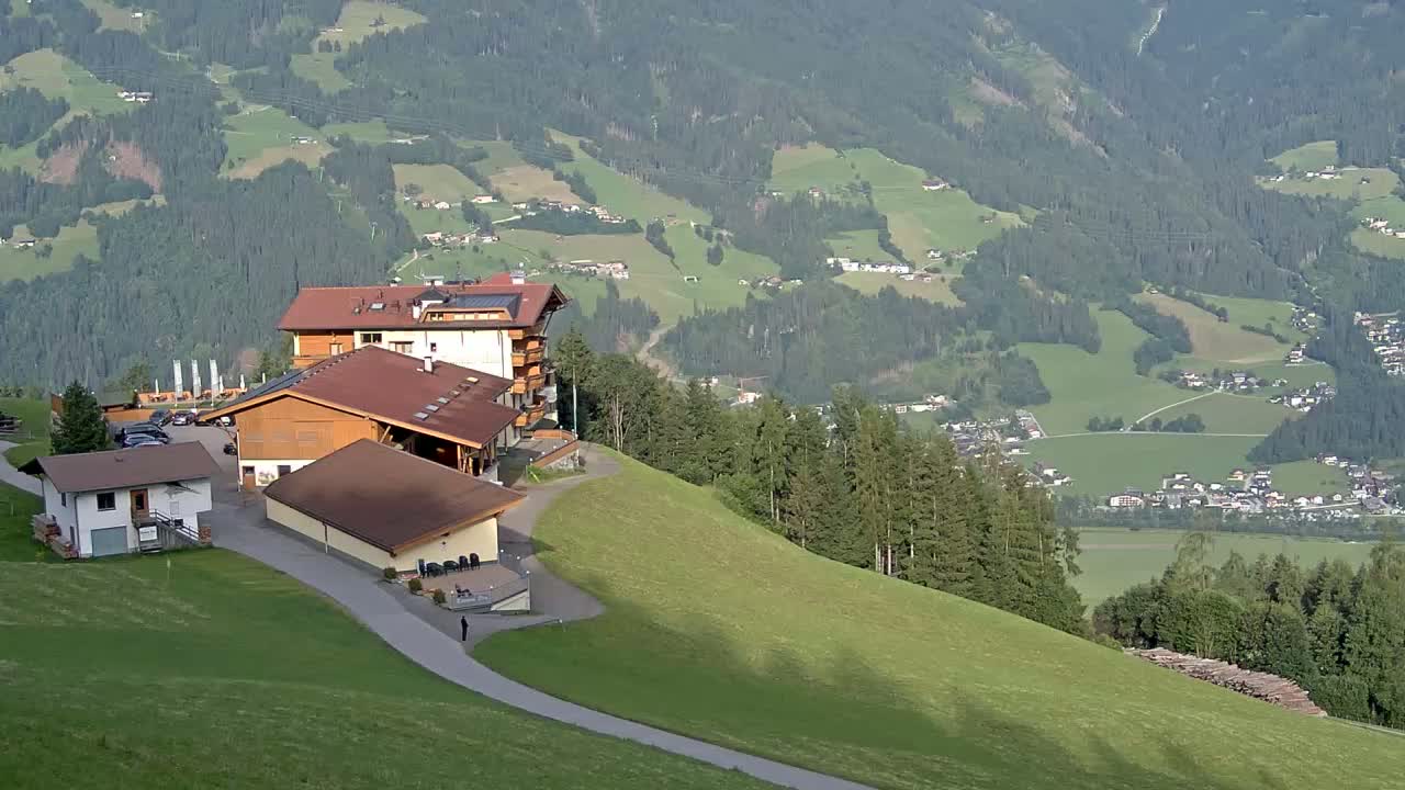 Zillertal Valley from Stummerberg View Live Cam - Stummerberg, Politischer Bezirk Schwaz, Tyrol, Austria