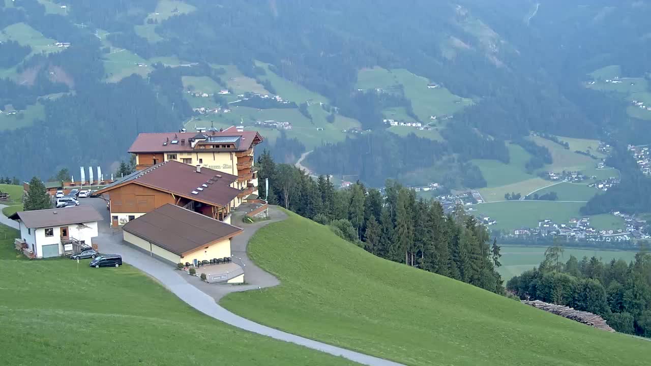 Zillertal Valley from Stummerberg View Live Cam - Stummerberg, Politischer Bezirk Schwaz, Tyrol, Austria