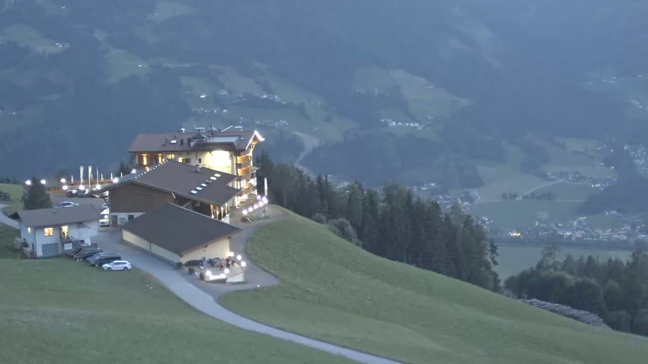 Zillertal Valley from Stummerberg View Live Cam - Stummerberg, Politischer Bezirk Schwaz, Tyrol, Austria